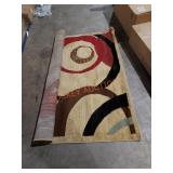 Aprox. 5ft wide rug