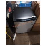 Magic Chef 2.6cuft compact refrigerator