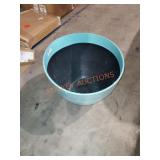 22" round planter
