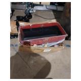 24" plastic planters. 4pk