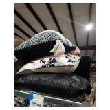 4 throw pillow lot