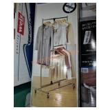 Adjustable garment rack