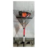 RAZOR-BACK: 51 in. Fiberglass Handle 24-Tine