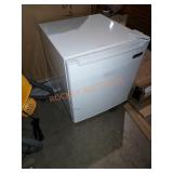 Magic Chef 1.7 Cu Ft All Refrigerator