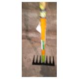 AMES: 48 in. Wood Handle 7-Tine Floral Level
