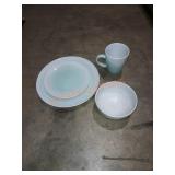 Miscellaneous 16 PC Dinner Set