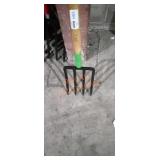 AMES: 26 in. 4-Tine Forged Spading Garden Fork.