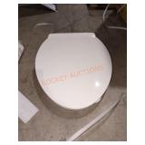 American Standard Toilet Seat with Trivantage