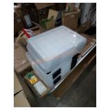 Storage totes with lids