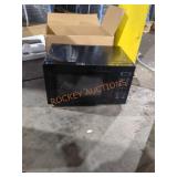 Magic Chef .7cu.ft. Countertop Microwave (DENTED)