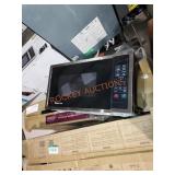 Magic chef .9 cu.ft microwave