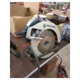 Black+DECKER 2-1/3hp Miter saw