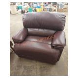 Wide seat recliner chair