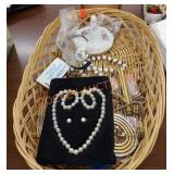 Jewelry box and jewelry lot