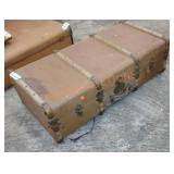 Luggage trunk with wooden ribs