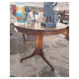28" round pedestal table