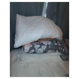 Misc. Bedding and linen lot