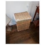 Wicker laundry hampe