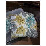 Pillow perfect Pair of outdoor cushions