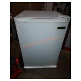 Magic Chef 2.6cuft Mini Fridge
