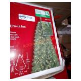 Home Accents 7.5ft pre lit Christmas tree