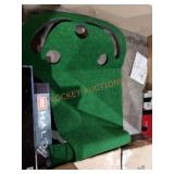 Putt a bout par 3 green