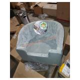 Bucket booster pet seat