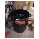 Rubbermaid Roughneck 32gal Trash Can