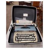 Vintage Smith Corona classic 12 type writer