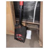 Razorback Roofing Spade