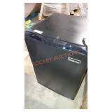 Magic Chef mini fridge apx 18x18x24 in
