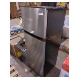 Vissani 7.1 cu ft refrigerator-freezer