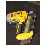DeWalt 30ï¿½ Paper Collated Framing Nailer