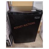 Magic Chef 2.6cu ft Mini Fridge