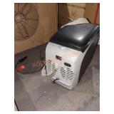 Wagan 2260 6-Liter Personal Fridge/Warmer for car