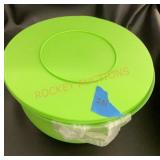 Tupperware, bowls, and lid  set