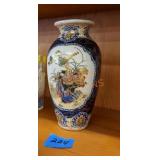 Vintage moriage gold trim satsuma Japanese vase