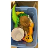 Miscellaneous puppet and toy tote lot