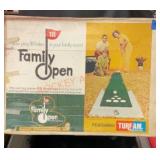 Vintage family open 18 hole golf putt for living