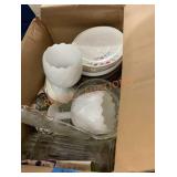 Miscellaneous glassware, box lot