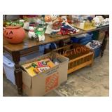 Vintage dining table with 6 leafs