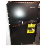 Magic Chef 3.1 cu ft Mini Fridge with Freezer