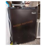 Magic Chef 2.6 cu ft Mini Fridge