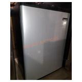 Magic Chef 2.6 cu ft Mini Fridge