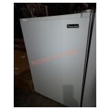 Magic Chef 4.4 cu ft Mini Fridge