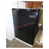 Magic Chef 2.6 cu ft Mini Fridge