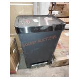 Rubbermaid 12.4 Gal Step Trash Can