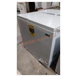 Magic Chef chest freezer apx 36x20.5 x 33 in