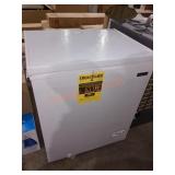Magic Chef 27" x 20.5" x 33.5" Chest Freezer
