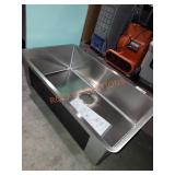 18.5" x 31.5" x 8.5" Metal Sink